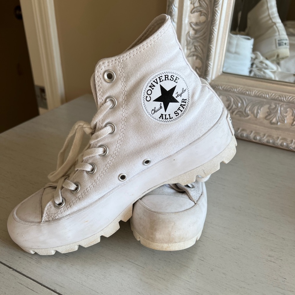 Converse Chuck Taylor All Star Platform Women’s Size 7.
